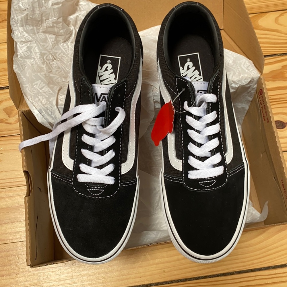 Brand new Vans - Ward Style. 8 - M width